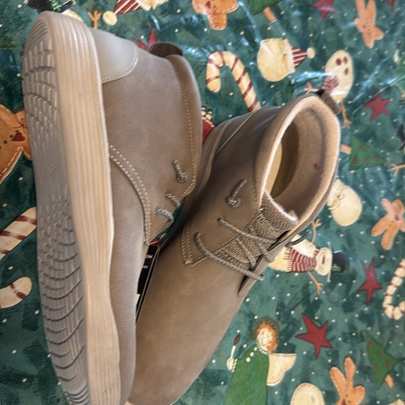 Hey Dude chukka
Boots, new with tags
Men’s 9
Women's 11 - Picture 2 of 6